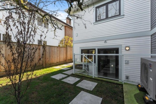 2229 16Th Avenue W, Vancouver, BC 