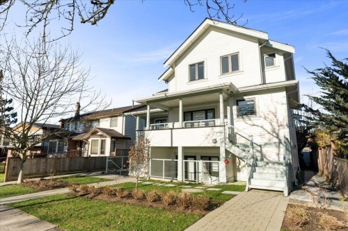 2229 16Th Avenue W, Vancouver, BC 