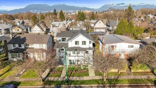 2229 16Th Avenue W, Vancouver, BC 