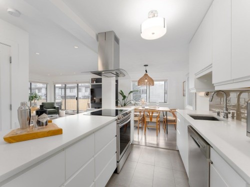 103-127 4th Street E North Vancouver, BC V7L 1H7