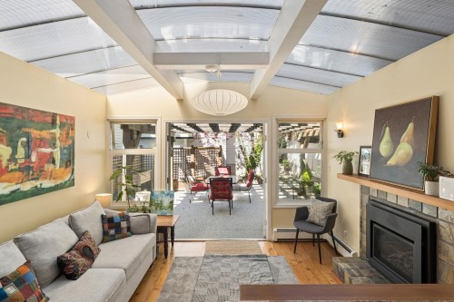 408 2Nd Street E, North Vancouver, BC 