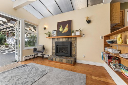 408 2Nd Street E, North Vancouver, BC 