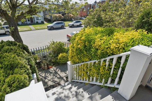 408 2Nd Street E, North Vancouver, BC 