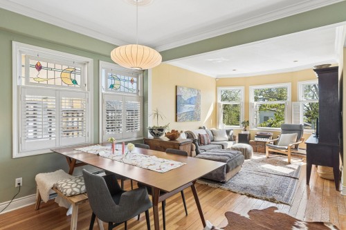 408 2Nd Street E, North Vancouver, BC 