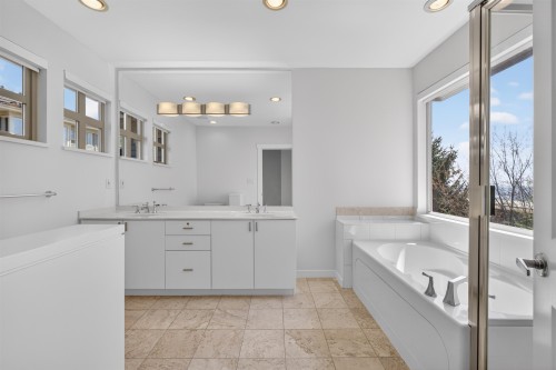 2420 Shadbolt Lane, West Vancouver, BC 