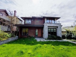 3950 37th Avenue WVancouver, BC V6N 2W5