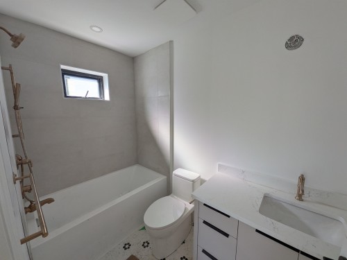 918 16Th Avenue E, Vancouver, BC 