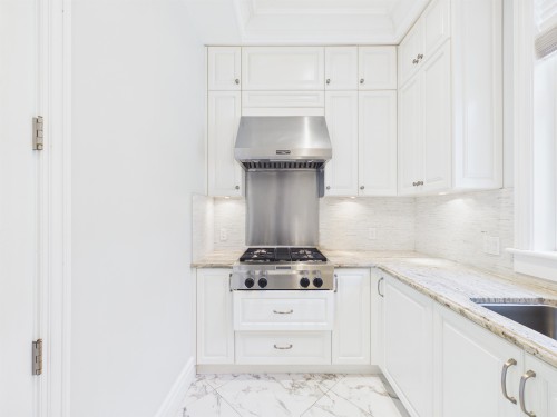 738 54Th Avenue W, Vancouver, BC 