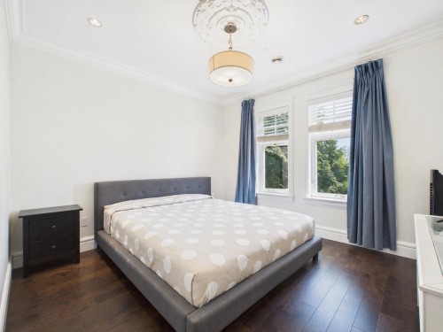 738 54Th Avenue W, Vancouver, BC 