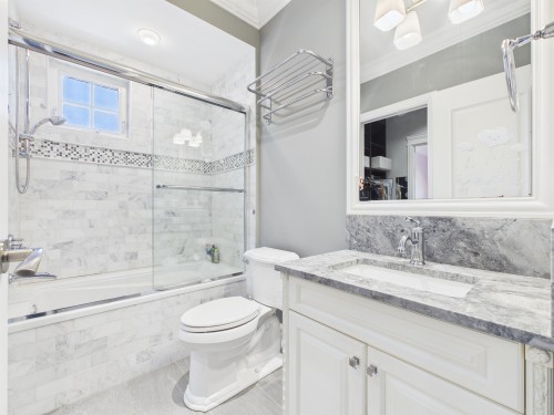 738 54Th Avenue W, Vancouver, BC 