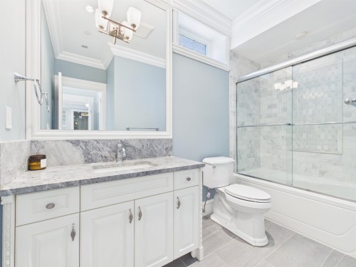 738 54Th Avenue W, Vancouver, BC 