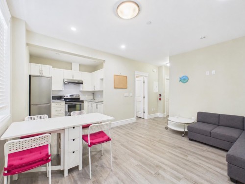 738 54Th Avenue W, Vancouver, BC 