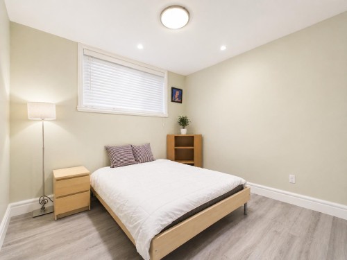 738 54Th Avenue W, Vancouver, BC 