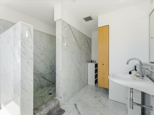 4056 36Th Avenue W, Vancouver, BC 