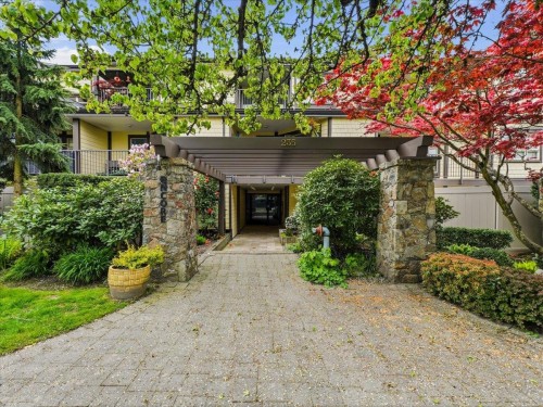 102-235 4th Street W North Vancouver, BC V7M 1H8