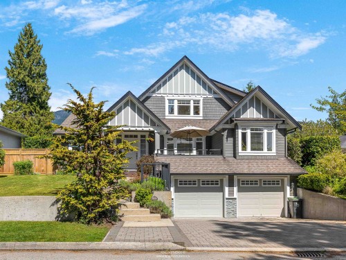 938 Beaumont Drive, North Vancouver, BC 