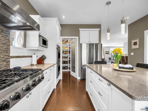 938 Beaumont Drive, North Vancouver, BC 