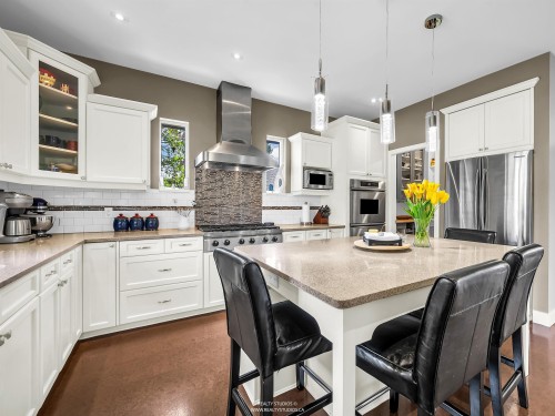 938 Beaumont Drive, North Vancouver, BC 