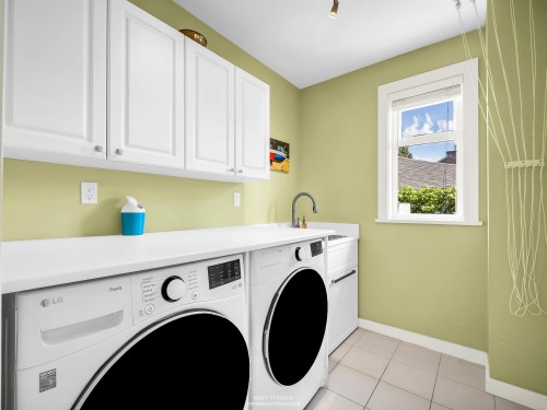 938 Beaumont Drive, North Vancouver, BC 