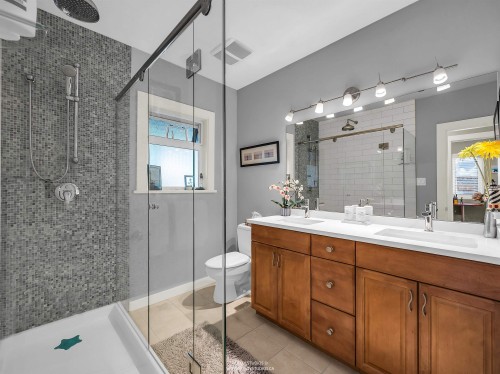 938 Beaumont Drive, North Vancouver, BC 