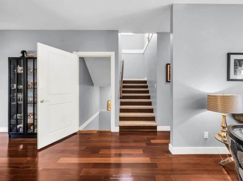938 Beaumont Drive, North Vancouver, BC 