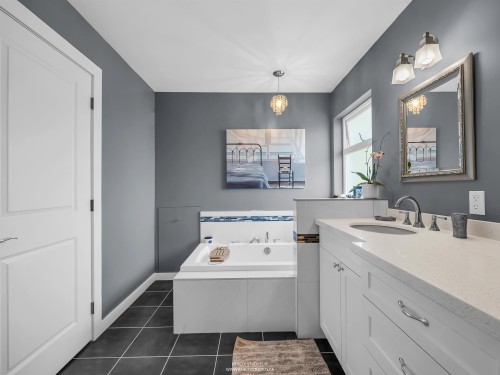938 Beaumont Drive, North Vancouver, BC 