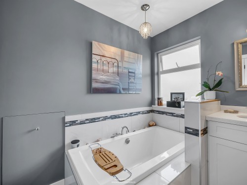 938 Beaumont Drive, North Vancouver, BC 