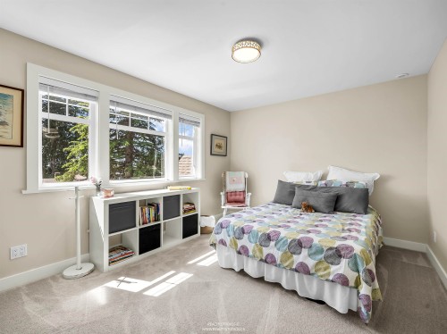 938 Beaumont Drive, North Vancouver, BC 