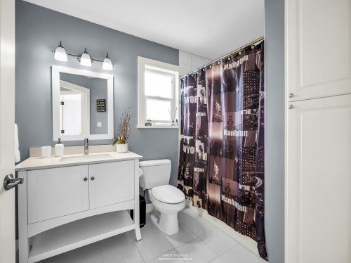 938 Beaumont Drive, North Vancouver, BC 