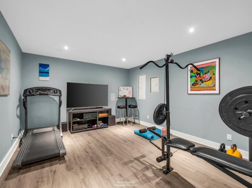 938 Beaumont Drive, North Vancouver, BC 