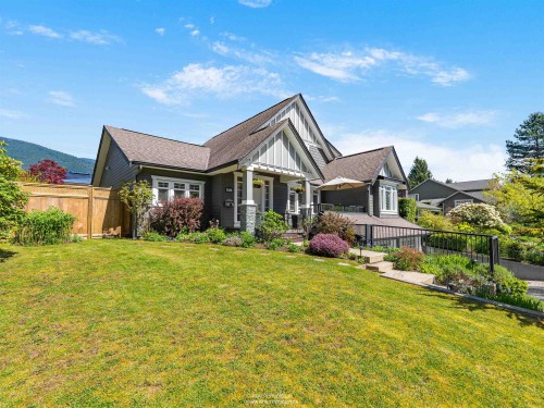 938 Beaumont Drive, North Vancouver, BC 