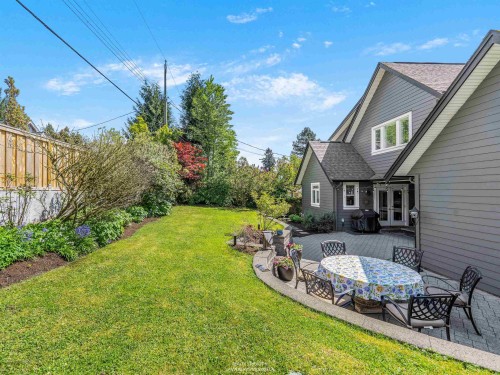 938 Beaumont Drive, North Vancouver, BC 