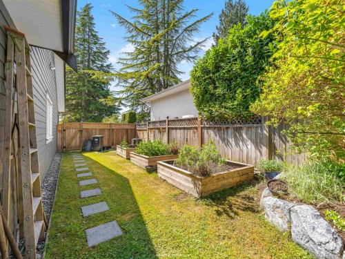 938 Beaumont Drive, North Vancouver, BC 