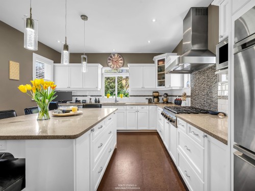 938 Beaumont Drive, North Vancouver, BC 