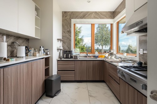 1160 Queens Avenue, West Vancouver, BC 