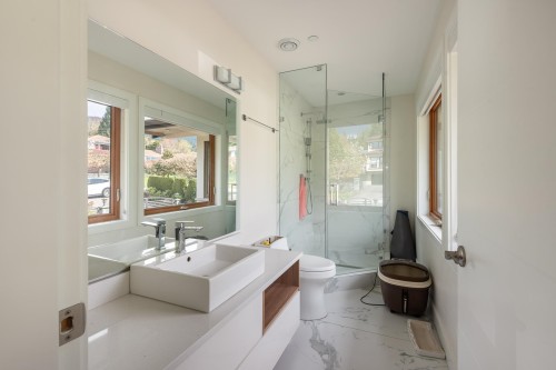 1160 Queens Avenue, West Vancouver, BC 