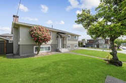 1570 Sperling Avenue Burnaby, BC V5B 4J9