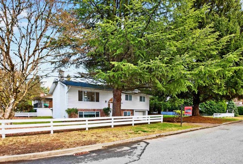 21099 Berry Avenue  Maple Ridge, BC V2X 7V3