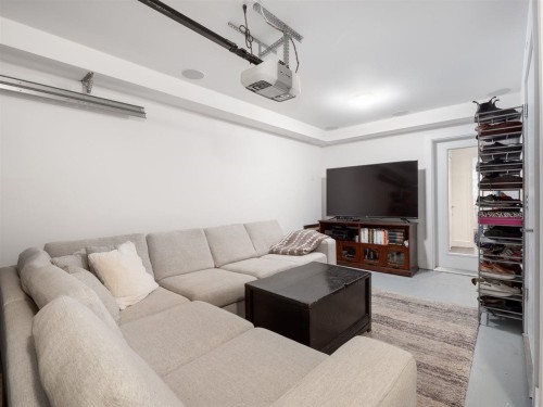 922 15Th Avenue W, Vancouver, BC 