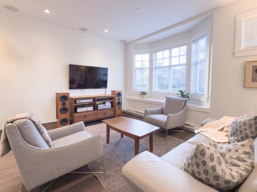 922 15Th Avenue W, Vancouver, BC 