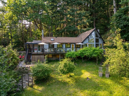 520 Collins Road  Bowen Island, BC V0N 1G1