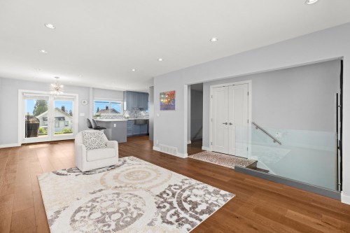 219 26Th Street E, North Vancouver, BC 