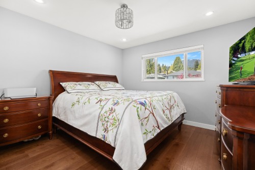 219 26Th Street E, North Vancouver, BC 