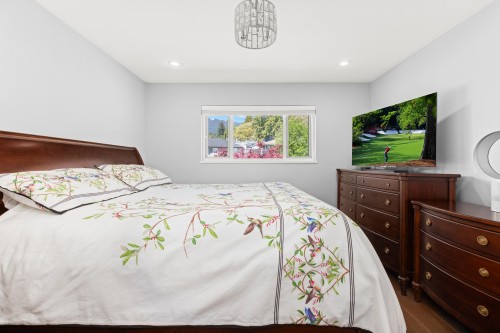 219 26Th Street E, North Vancouver, BC 