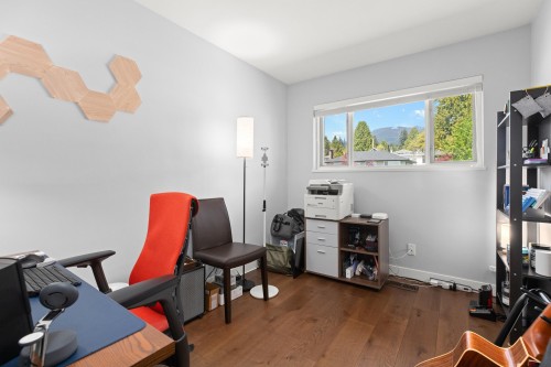 219 26Th Street E, North Vancouver, BC 