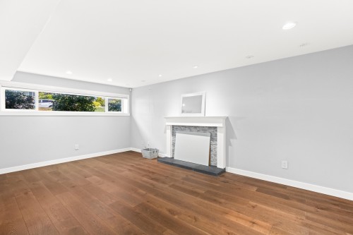 219 26Th Street E, North Vancouver, BC 