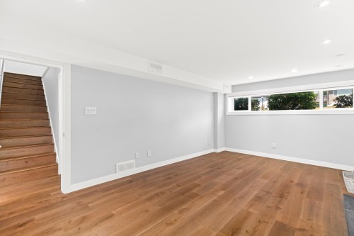 219 26Th Street E, North Vancouver, BC 