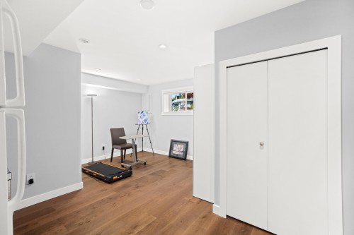219 26Th Street E, North Vancouver, BC 