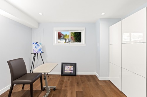 219 26Th Street E, North Vancouver, BC 
