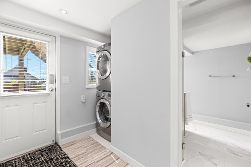 219 26Th Street E, North Vancouver, BC 